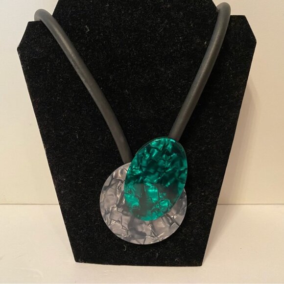 NECKLACE MODERNIST LUCITE DISCS DARK GRAY GREEN BLACK RUBBER MAGNETIC 24” - Picture 5 of 14